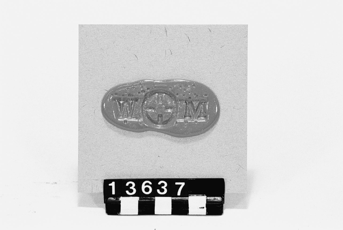 Huvudstämpel för lancashire-stångjärn. Märkt: W O M. Priv. 24/10 1887. Avtryck i lack finns.