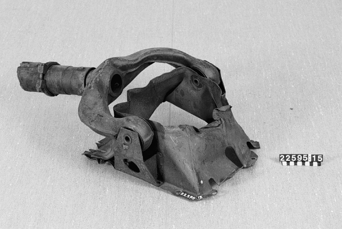 Tests of the bomb were underway in Peenemünde on the island of Usedom. Some of these, without explosives, accidentally ended up in southern Sweden in 1943. The wreckage was collected and carefully examined by military experts. V1 bombs were fired starting in June 1944 from launch pads in France and the Netherlands against cities in England. Many of the bombs were intended to hit London. 100-150 bombs per day were fired and in many cases hit residential buildings. The German name for the bomb was Vergeltungswaffe - weapon of retaliation.