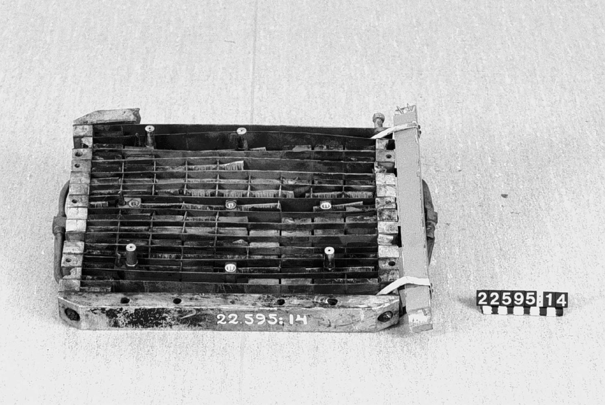 Tests of the bomb were underway in Peenemünde on the island of Usedom. Some of these, without explosives, accidentally ended up in southern Sweden in 1943. The wreckage was collected and carefully examined by military experts. V1 bombs were fired starting in June 1944 from launch pads in France and the Netherlands against cities in England. Many of the bombs were intended to hit London. 100-150 bombs per day were fired and in many cases hit residential buildings. The German name for the bomb was Vergeltungswaffe - weapon of retaliation.