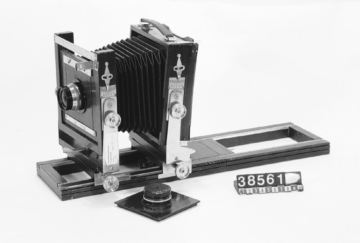 Kamera, rese by Unknown artist