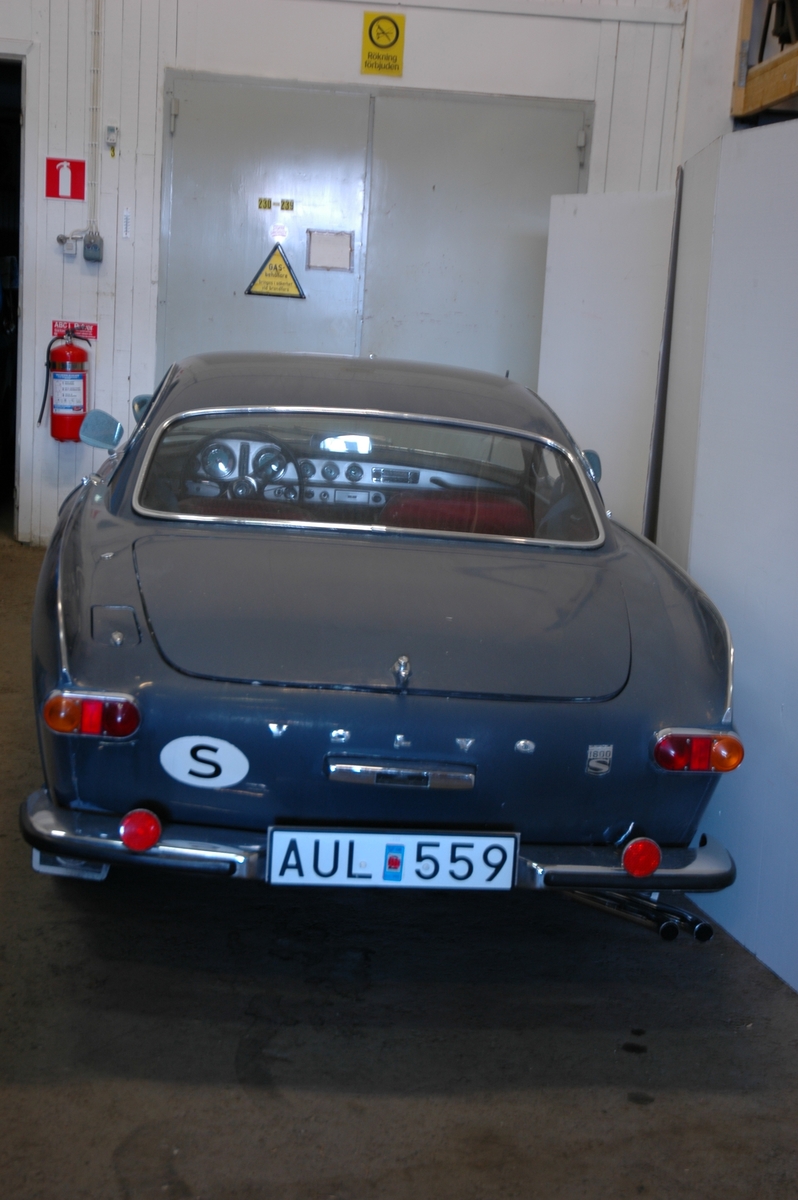 Täckt tvådörrars sportbil, med självbärande kaross för 2 + 2 passagerare. Servoassisterade bromsar, skivbromsar fram. Fyracylindrig bensinmotor med toppventiler typ B18B. Effekt 108 hk vid cirka 5 500 varv/minut. Cylindervolym 1778 cc Fyra växlar samt överväxel.