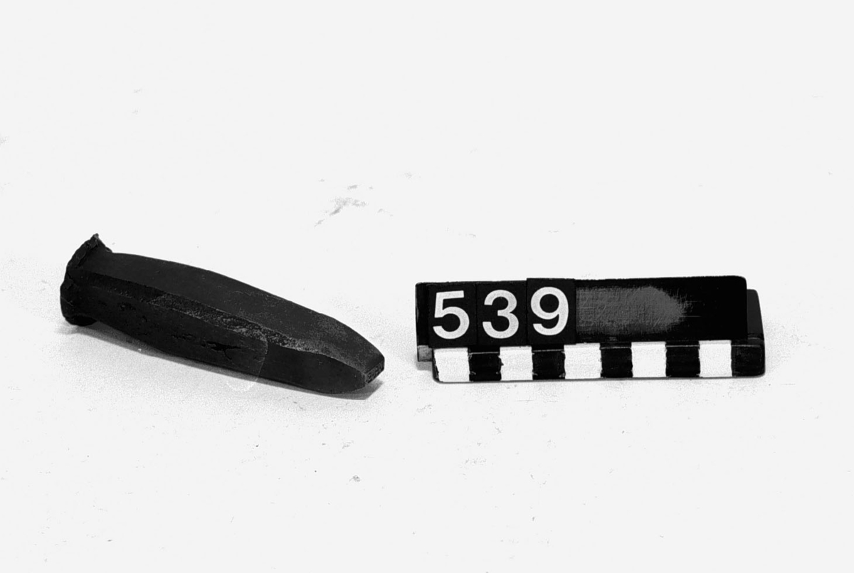 "IRS". Huvudstämpel för brännstål vid Lesjöfors. Avtryck i lack finns.