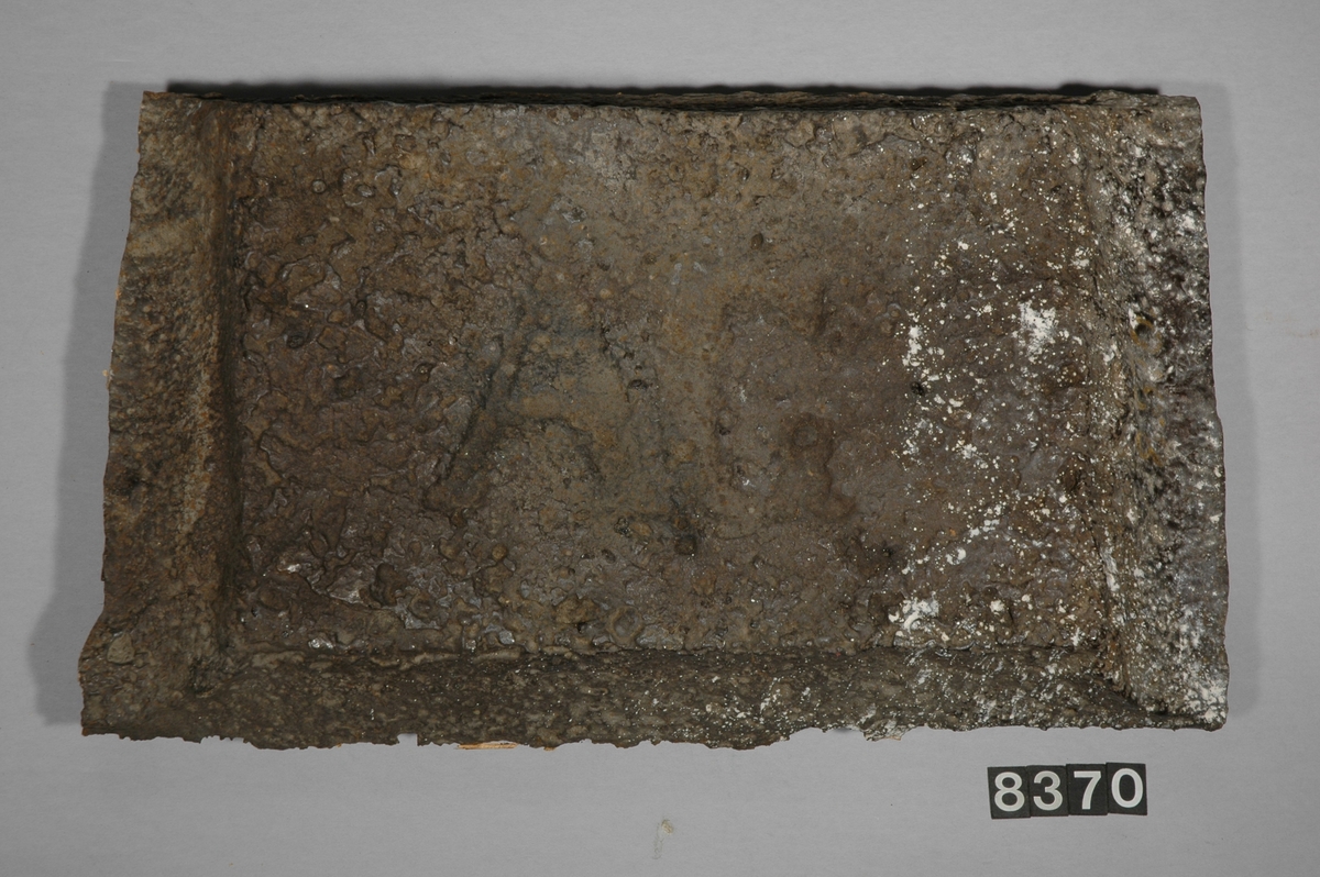 Tackjärn. Tjocklek 55-65 mm. Stämpel: "ÅG".