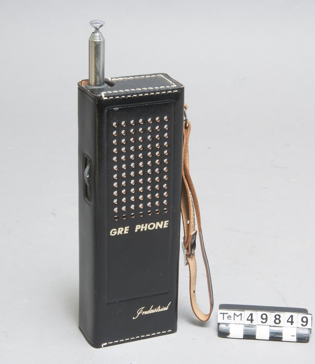 PR-radio, kanal 29.750 27-Mhz bandet. Med läderfodral och originalkartong.