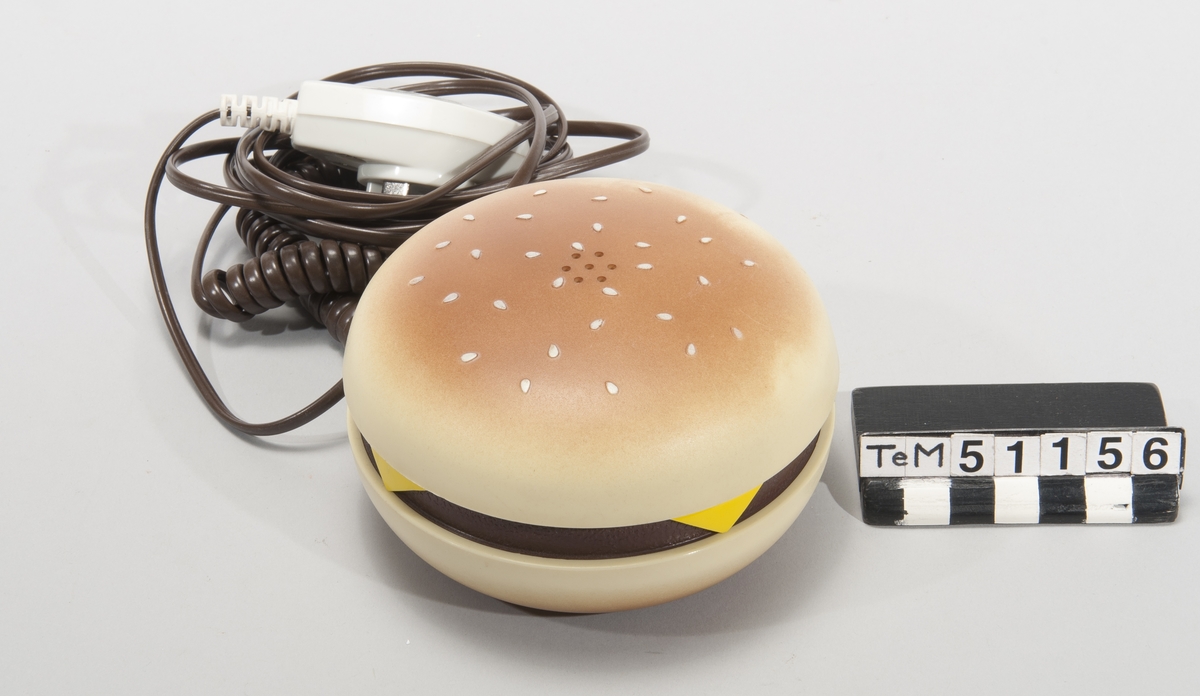 Telefonapparat med pulsval, i originalkartong,i form av en hamburgare.