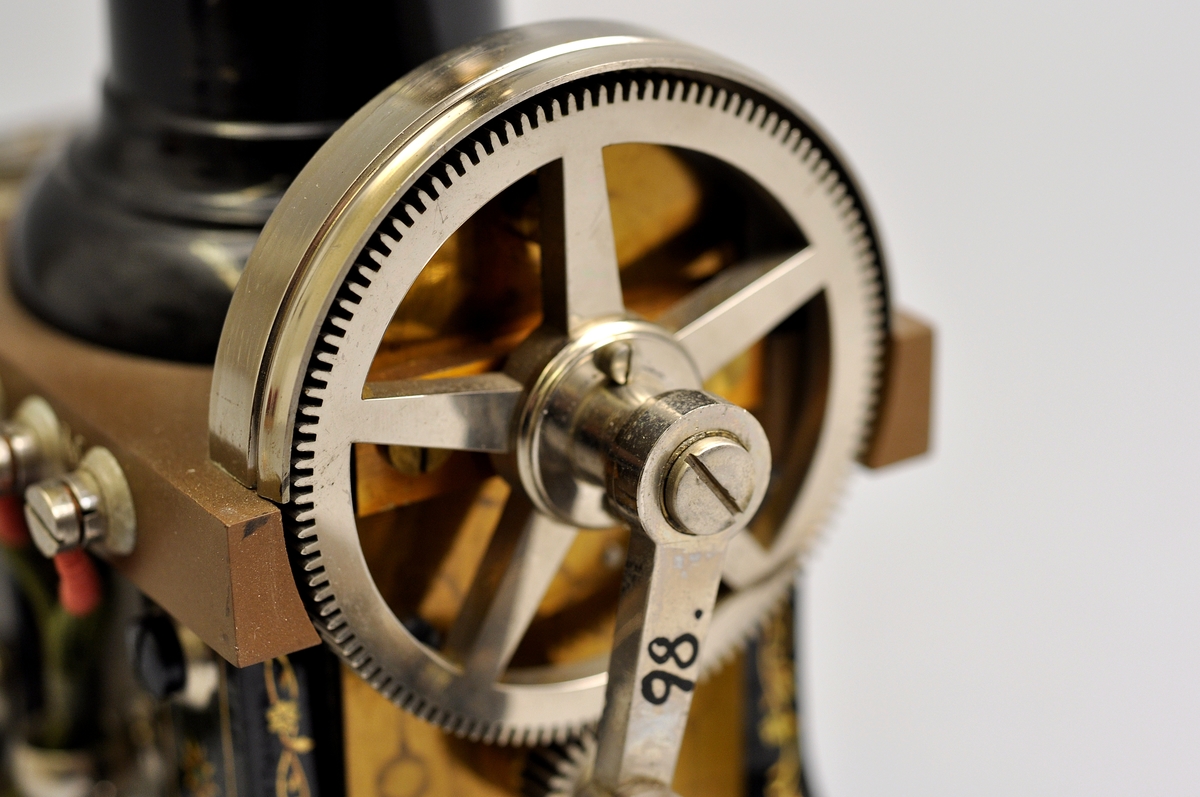 Fabriksny telefonapparat, bordsmodel, för lokalbatterisystem, modell 1895.