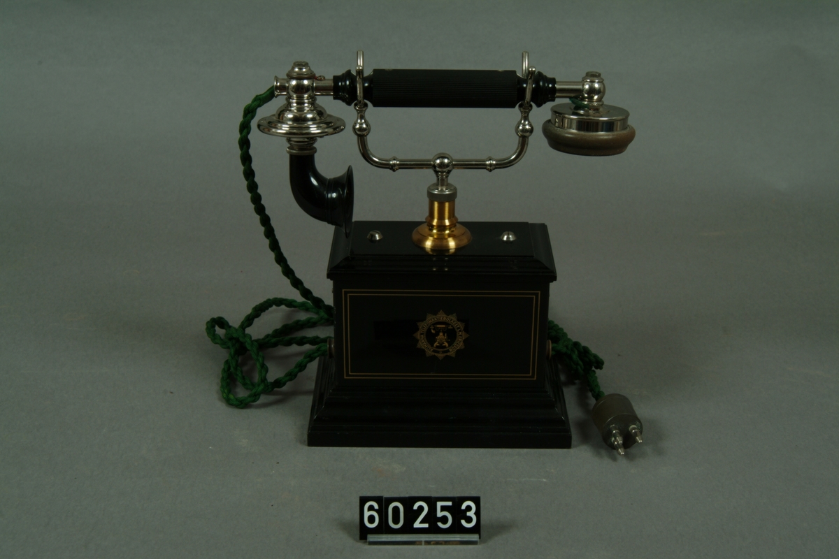 Telefonapparat, bordsmodell, kallad "Cultus" sedan "Caupas". För CB-system.