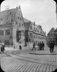 Skioptikonbild med motiv från rådhuset i Halberstadt.
Bilden har förvarats i kartong märkt: Resan 1907. Goslar3. Halberstadt 5. 8.