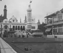 Skioptikonbild med motiv från Paris. Vy från pont d'Iléna vid världsutställningen Exposition Universelle, 1900.
Bilden har förvarats i kartong märkt: ?