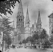 Skioptikonbild med motiv av Kaiser Wilhelm Gedächtniskirche, Berlin.
Bilden har förvarats i kartong märkt: ?