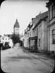 Skioptikonbild med motiv från Strängnäs. I bakgrunden syns tornet på Domkyrkan.