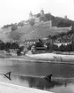 Skioptikonbild med motiv fån Sigurd Curmans resor i Europa. På höjden fästningen, Die Festung Marienberg.