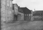 Skioptikonbild med motiv av Storhestiglige Palatset i Neubrandenburg.
Bilden har förvarats i kartong märkt: Resan 1912. Neubrandenburg. Text på bild: 