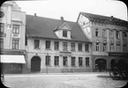 Skioptikonbild med motiv från gata i Güstrow.
Bilden har förvarats i kartong märkt: Resan 1912. Güstrow. Neubrandenburg.