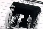 J.A. Forss Hattfabrik. 1942 besökte Prins Wilhelm Falköping och spelade in en dokumentärfilm om Forss Hattfabrik.