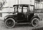 Elektrisk bil av typen Detroit electric, inköpt av ingenjör Karl Cronin ca. 1920. Cronin var anställd vid Djursholms elverk 1909-1932.