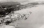 Flygfotografi över Sandvikens sulfatfabrik, Kramfors. Byggt av Sandvikens Sågverks AB 1929.