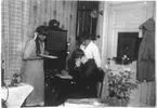 Telefonväxeln i Stenstorp. Fr.v. Anna Karlsson, föreståndare Julia Jonsson samt Gunhild Andersson.