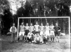 Floby IF 1926 på Torrevalla. Sven Hermansson, Nils Johansson, Harry Thiel, Folke Johansson, Folke Alm, Ivar Wallström, Valter Thilander, Birger Ottergren, Manne Ljunggren. SIttande Sven Th Johansson, målvakt Ragnar Sundström, Elis Lundgren (som spelat i GAIS).