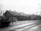 Floby station med tåg mot Göteborg. Efter elektrifieringen 1926.