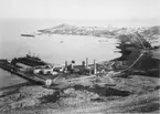 Bailorbukten, Baku.
Bilden ingår i två stora fotoalbum efter direktör Karl Wilhelm Hagelin som arbetade länge vid Nobels oljeanläggningar i Baku.