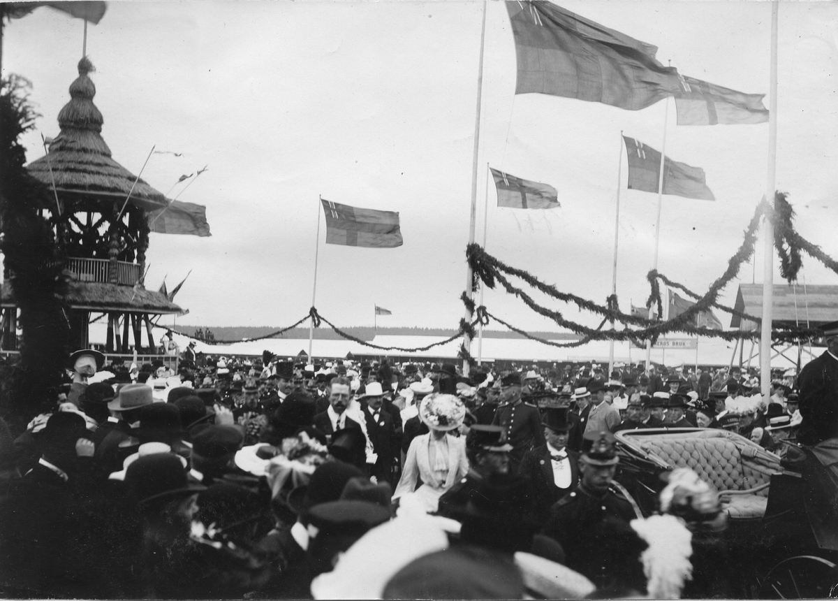 Kronprinser, Gustaf VI Adolf, inviger Industri- och Lantbruksutställningen i Karlstad 1903. Bild från tidskriften Hemmets bildmaterial.