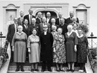 Konfirmander från Vilske-Kleva år 1910. Jubileet 1965. Första raden fr. vänster: Elin (Andersson) Svensson, V.Kleva, Emma Gustavsson, Gudhem, komminister Evert Särnblad, Broddetorp, Augusta (Persson) Gustavsson, V.Kleva, Ingeborg (Hallberg) Svensson, Lidköping, Ester (Nord) Johansson, Falköping, Signe Olsson, Skövde. Ellen (Källström) Gustavsson, Falköping. Andra raden fr. vänster : Arvid Johansson, Skövde, Erik Mann, Skara, Artur Persson, Ullene, Karl Andersson, Broddetorp, Josef Lindberg, Skultorp, Erik Larsson, Axvall, Frans Ek, Gudhem. Tredje raden: Gustav Källström, Skövde, Oskar Ahlin, Valtorp, Sven Linderoth, Lidköping, Karl Lans, Ullene, Tage Lundberg, Axvall, Justus Lindgren, V.Kleva. Namn inom parentes anger flicknamn.
Fotot taget på Bjurums slott.