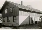 Gårdshuset, det första av tegel uppförda huset i Falköping, byggdes år 1842.