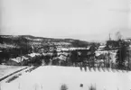 Bångbro Järnverk i Västmanland. Järnverksbyggnader och arbetarbostäder, längst till höger brukskontor.