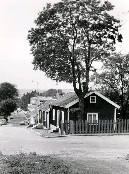 "Gammalt och nytt mötes". Trädgårdsgatan - Svinalöcka.