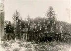 Falköping-Ranten. Stallpersonal omkr. 1920. Övre raden fr.v.: Andersson, Nygren, Lindkvist, I. Andersson, Fridell, R.Johansson, Ström, G. Josefsson, Johansson, Ljungberg. Mellersta raden: G. Holmkvist, Spångberg, Augustsson, E. Eriksson, Fransson, J. Johansson, K. Öberg, E. Lindstedt, Wallin, Mårten Ung, L. Johansson. Sittande: Källström, Berg, Torell, K. Ljungkvist, Sv. Kron, Daag, Olsson, Wallin, Johansson, Andersson.