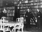 Sjögrens bibliotek på Ingenjörsvetenskapsakademin. Från v. Major Ernst Bredgren, Kommerserådet Axel. F. Enström och Intendent Torsten Althin.