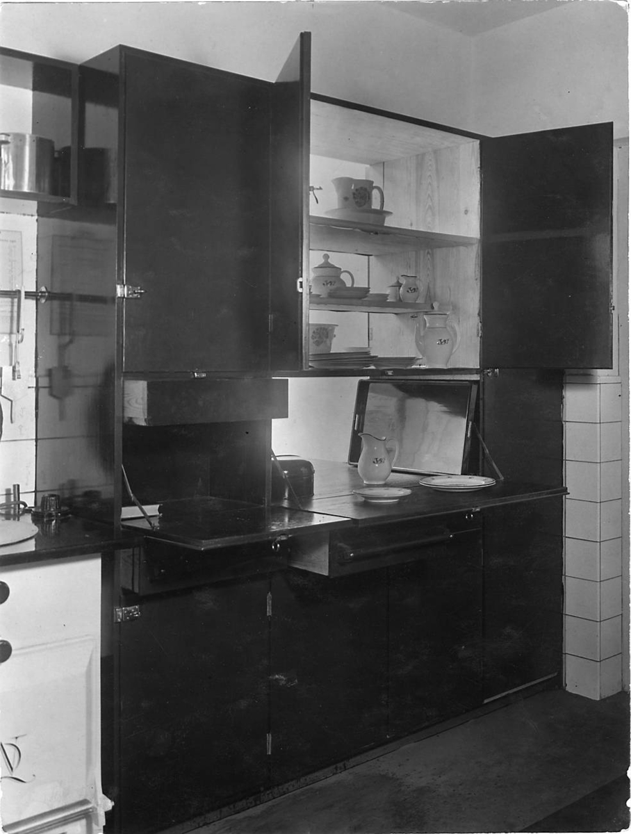 Bygge och Bo-utställningen i Stockholm 1928. Köksinteriör.