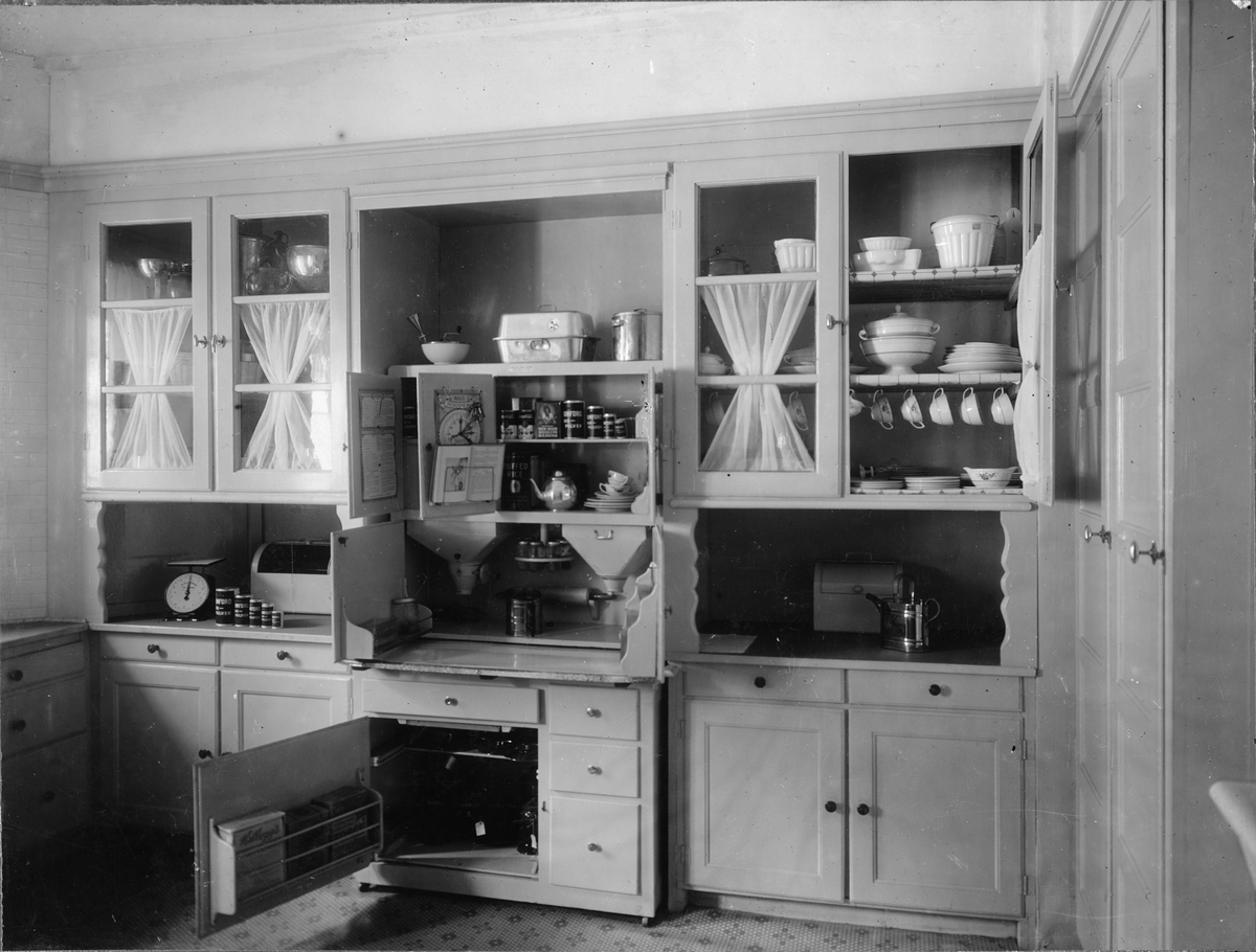 Bygge och Bo-utställningen på Norr Mälarstrand 1924. Köksinteriör. Ordnat av Sara Reuterskiöld med biträde av arkitekt Joel Norborg.