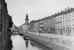 Norra Hamngatan i Göteborg. I fonden syns tornet på Tyska kyrkan.