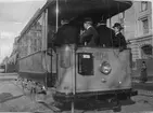 Spårvagn med brevlåda. I Stockholm 1907. Bild från tidskriften Hemmets bildmaterial.