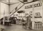 Bygge och Bo-utställningen på Liljevalchs 1925. Bolinders Mekaniska Verkstads utställning i sal 4. Spisar, kaffekokare, bakskåp och diskmaskin.