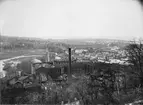 Husqvarna Vapenfabriks AB 1926. Från vänster: Motorverkstaden, smedjan, cykelverkstaden och snickeriet. Framför cykelverkstaden: gjutgodsavdelningen. Framför gjutgodsavdelningen: Gjuteriet.