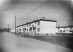 Bultfabriks Aktiebolaget i Halstahamma. Radhus i Västtunaområdet, tillhörande fabriken. 1943.