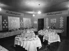 Troligen Bygge och Bo-utställningen i Kristianstad 1934. Dukat bord i montern för Joh. Falkengren & Cos bosättningsaffär.