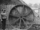 Kugghjul av gjutjärn vid Lyckeåborgs bruk i Augerum, Blekinge.