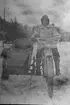 Fotografi ur album från Meisters-Flygaktiebolag i Göteborg. Motorcykel med sidovagn. Okänd chaufför.