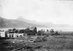 Sjangeli koppargruvor i Lappland. Utsikt över Sjomenfjord från Elvegård (Elvegaard), Norge.