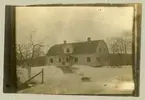 Den gamla förvaltarbostaden vid Lienshyttan 1919. Byggnaden stod förut vid Riddarhytte herrgård.