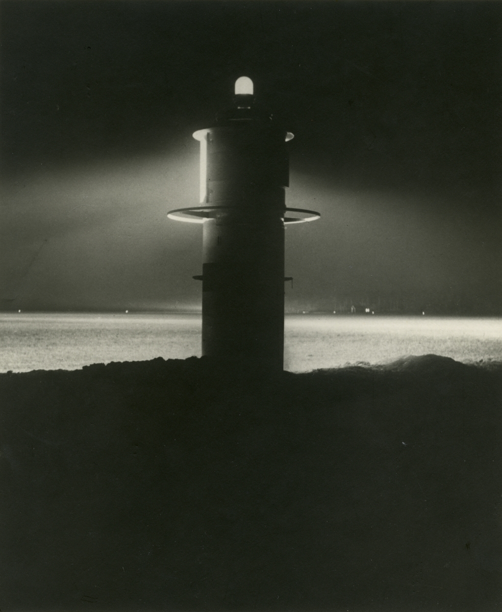 Flygfält belyst med AGA landningsljus, 10 kw 3-fas lampa, 1200 meter frontäckvidd.