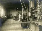 Reparationsverkstaden vid Norbottens Malmförädlingsfabrik på Svartön i Luleå i juli 1901.