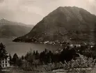 Luganosjön med berget Monte San Salvatore i Schweiz. 