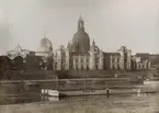 Kungliga Konstakademien, Dresden. Kanalbåtar på floden Elbe.