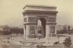 Ur album: Utländska Resan 1890. Triumfbågen L' Arc de Triomphe, Paris.