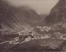 Ur album: Utländska Resan 1890. Vy över Göschenen, Schweiz.